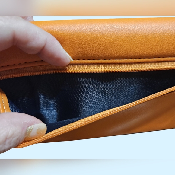 NWT Nautica Orange Wallet With Navy Fabric Interior And Silver Nautica Emblem - Picture 4 of 9